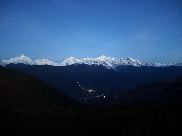 梅里雪山破晓星空